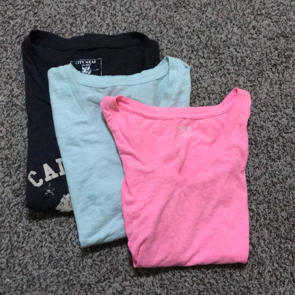 3 basic v-neck tees Xs